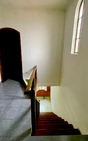 Casa à venda com 300m², 5 quartos e 4 vagas Casa à venda com 300m², 5 quartos e 4 vagasHall quartos