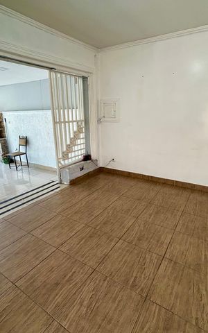 Casa à venda com 150m², 2 quartos e 1 vaga Casa à venda com 150m², 2 quartos e 1 vagaSala
