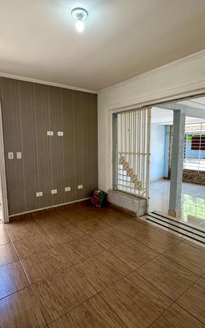 Casa à venda com 150m², 2 quartos e 1 vaga Casa à venda com 150m², 2 quartos e 1 vagaSala