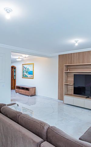 Casa para alugar com 450m², 4 quartos e 8 vagas Casa para alugar com 450m², 4 quartos e 8 vagasSala de estar