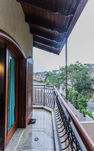 Casa para alugar com 450m², 4 quartos e 8 vagas Casa para alugar com 450m², 4 quartos e 8 vagasVaranda Suite 4