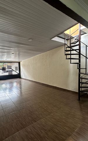 Casa à venda com 260m², 3 quartos e 4 vagas Casa à venda com 260m², 3 quartos e 4 vagasGaragem