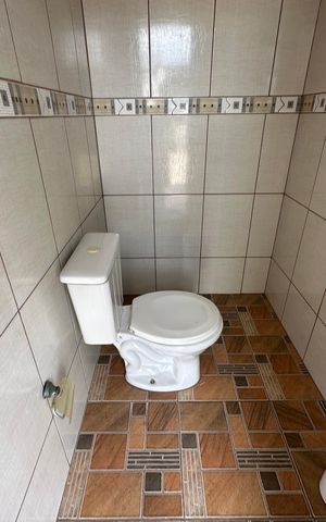 Casa à venda com 260m², 3 quartos e 4 vagas Casa à venda com 260m², 3 quartos e 4 vagasBanheiro de Serviço