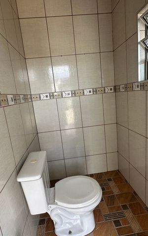 Casa à venda com 260m², 3 quartos e 4 vagas Casa à venda com 260m², 3 quartos e 4 vagasBanheiro de Serviço
