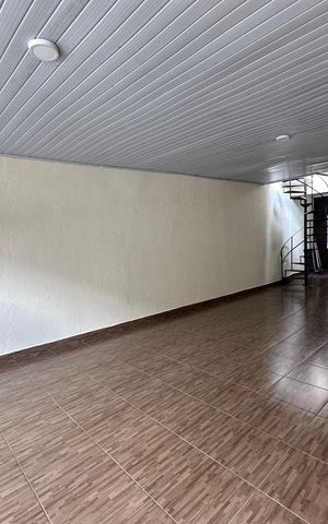 Casa à venda com 260m², 3 quartos e 4 vagas Casa à venda com 260m², 3 quartos e 4 vagasGaragem