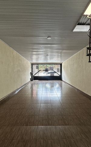 Casa à venda com 260m², 3 quartos e 4 vagas Casa à venda com 260m², 3 quartos e 4 vagasGaragem