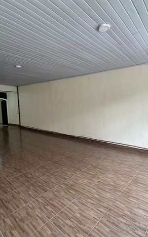 Casa à venda com 260m², 3 quartos e 4 vagas Casa à venda com 260m², 3 quartos e 4 vagasGaragem