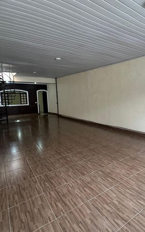 Casa à venda com 260m², 3 quartos e 4 vagas Casa à venda com 260m², 3 quartos e 4 vagasGaragem