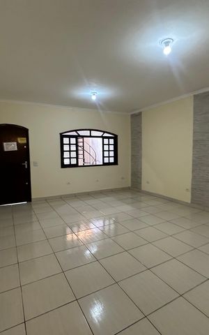 Casa à venda com 260m², 3 quartos e 4 vagas Casa à venda com 260m², 3 quartos e 4 vagasSala