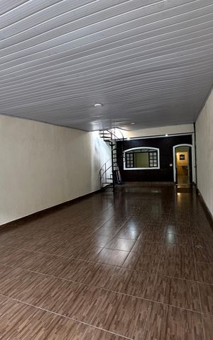 Casa à venda com 260m², 3 quartos e 4 vagas Casa à venda com 260m², 3 quartos e 4 vagasGaragem