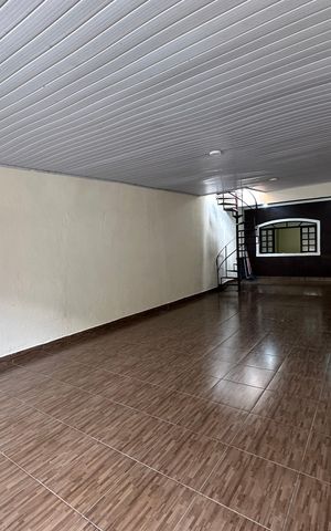 Casa à venda com 260m², 3 quartos e 4 vagas Casa à venda com 260m², 3 quartos e 4 vagasGaragem