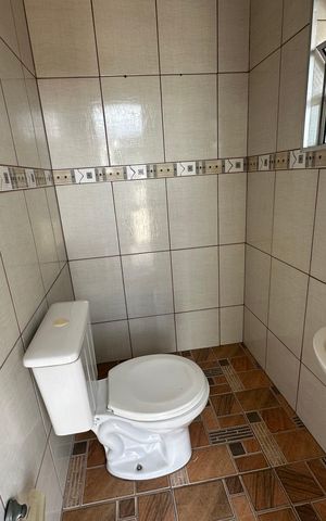 Casa à venda com 260m², 3 quartos e 4 vagas Casa à venda com 260m², 3 quartos e 4 vagasBanheiro de Serviço