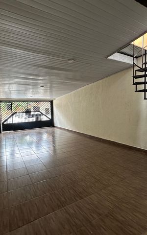 Casa à venda com 260m², 3 quartos e 4 vagas Casa à venda com 260m², 3 quartos e 4 vagasGaragem