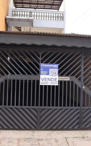 Casa à venda com 260m², 3 quartos e 4 vagas Casa à venda com 260m², 3 quartos e 4 vagasFachada