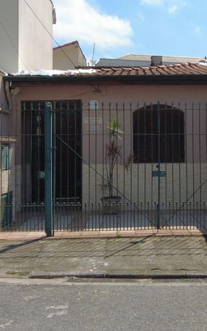 Casa à venda com 120m², 2 quartos e 1 vagaFachada