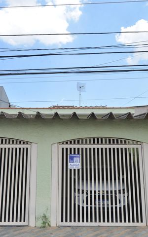 Casa para alugar com 240m², 3 quartos e 2 vagasFachada