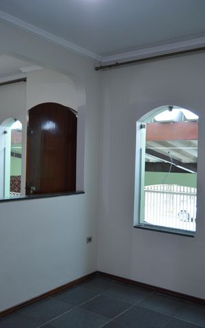 Casa para alugar com 240m², 3 quartos e 2 vagasSala