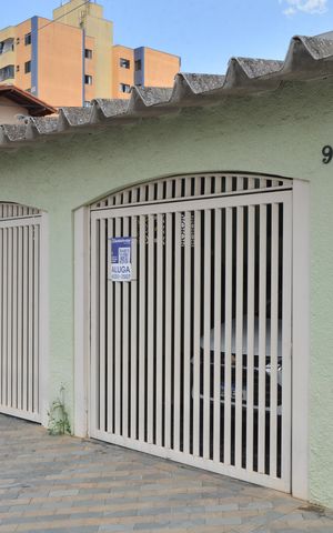 Casa para alugar com 240m², 3 quartos e 2 vagasPlaca