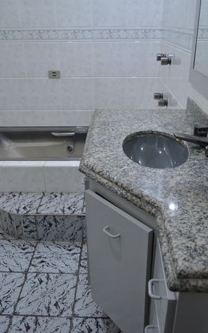 Casa para alugar com 240m², 3 quartos e 2 vagasBanheiro da Suíte 1