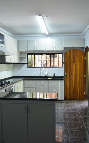 Casa para alugar com 240m², 3 quartos e 2 vagasCozinha