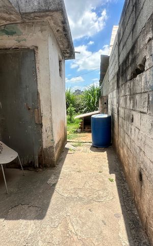 Casa à venda com 320m², 6 quartos e 2 vagas Casa à venda com 320m², 6 quartos e 2 vagasQuintal