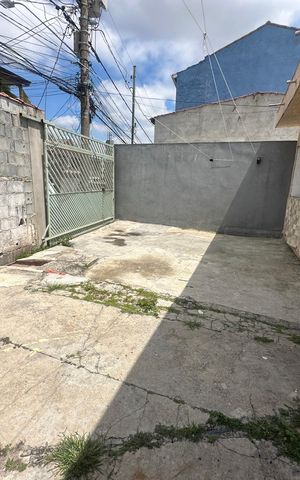 Casa à venda com 320m², 6 quartos e 2 vagas Casa à venda com 320m², 6 quartos e 2 vagasQuintal