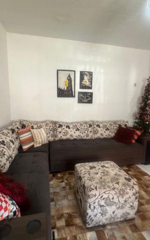Casa à venda com 320m², 6 quartos e 2 vagas Casa à venda com 320m², 6 quartos e 2 vagasSala
