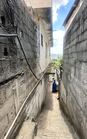 Casa à venda com 320m², 6 quartos e 2 vagas Casa à venda com 320m², 6 quartos e 2 vagasQuintal