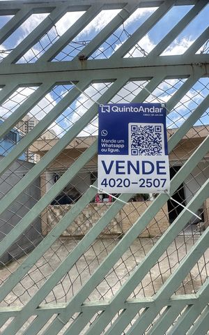 Casa à venda com 320m², 6 quartos e 2 vagas Casa à venda com 320m², 6 quartos e 2 vagasFachada