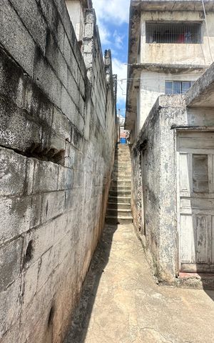 Casa à venda com 320m², 6 quartos e 2 vagas Casa à venda com 320m², 6 quartos e 2 vagasQuintal