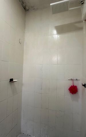 Casa à venda com 320m², 6 quartos e 2 vagas Casa à venda com 320m², 6 quartos e 2 vagasBanheiro