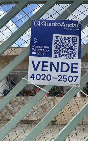Casa à venda com 320m², 6 quartos e 2 vagas Casa à venda com 320m², 6 quartos e 2 vagasFachada
