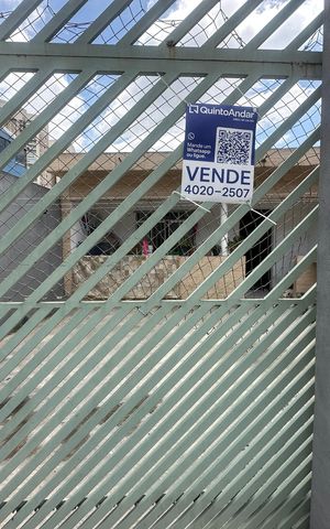 Casa à venda com 320m², 6 quartos e 2 vagas Casa à venda com 320m², 6 quartos e 2 vagasFachada
