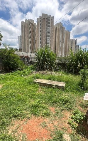 Casa à venda com 320m², 6 quartos e 2 vagas Casa à venda com 320m², 6 quartos e 2 vagasQuintal