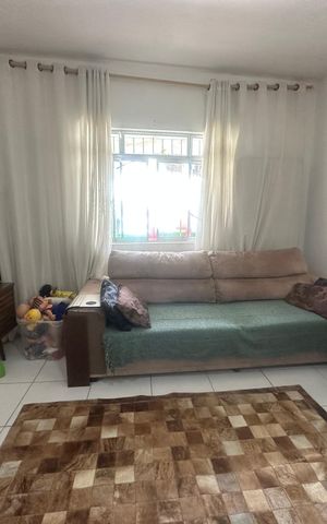 Casa à venda com 320m², 6 quartos e 2 vagas Casa à venda com 320m², 6 quartos e 2 vagasSala