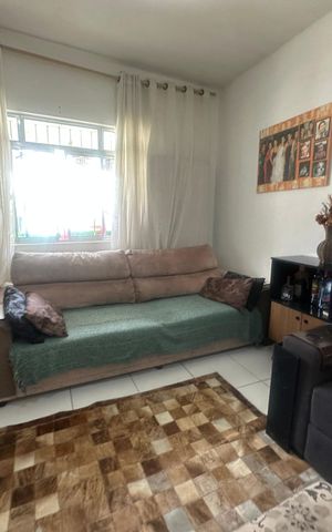 Casa à venda com 320m², 6 quartos e 2 vagas Casa à venda com 320m², 6 quartos e 2 vagasSala