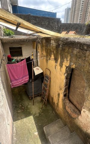 Casa à venda com 320m², 6 quartos e 2 vagas Casa à venda com 320m², 6 quartos e 2 vagasQuintal