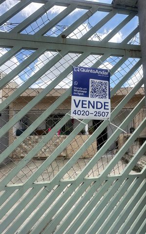Casa à venda com 320m², 6 quartos e 2 vagas Casa à venda com 320m², 6 quartos e 2 vagasFachada