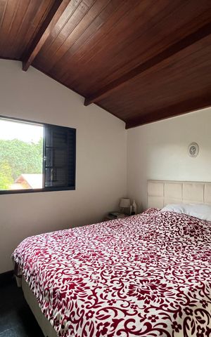 Casa de condomínio para alugar com 400m², 4 quartos e 5 vagasCasa de hóspedes