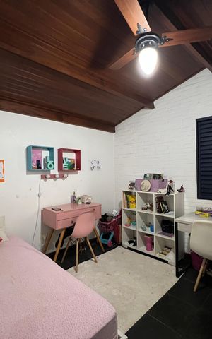 Casa de condomínio para alugar com 400m², 4 quartos e 5 vagasCasa de hóspedes