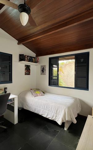Casa de condomínio para alugar com 400m², 4 quartos e 5 vagasCasa de hóspedes