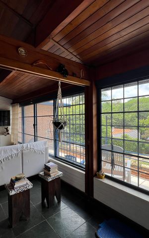 Casa de condomínio para alugar com 400m², 4 quartos e 5 vagasCasa de hóspedes
