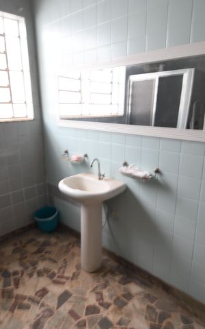 Casa para alugar com 225m², 3 quartos e 2 vagasBanheiro Social