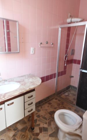 Casa para alugar com 225m², 3 quartos e 2 vagasBanheiro Suíte