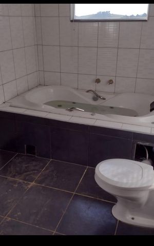 Casa à venda com 249m², 2 quartos e 4 vagasBanheiro