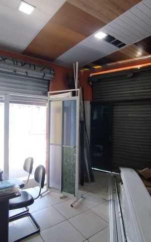 Casa de condomínio à venda com 270m², 4 quartos e sem vaga Casa de condomínio à venda com 270m², 4 quartos e sem vagaSalao da Casa