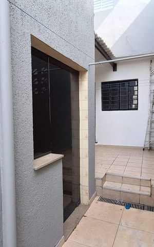 Casa à venda com 140m², 3 quartos e 2 vagas
