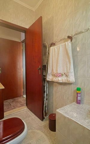 Casa à venda com 175m², 3 quartos e 4 vagas Casa à venda com 175m², 3 quartos e 4 vagasBanheiro 2