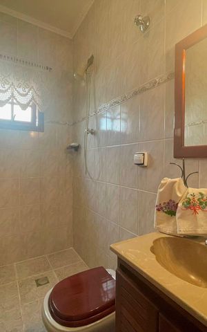 Casa à venda com 175m², 3 quartos e 4 vagas Casa à venda com 175m², 3 quartos e 4 vagasBanheiro 2