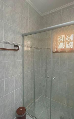 Casa à venda com 175m², 3 quartos e 4 vagas Casa à venda com 175m², 3 quartos e 4 vagasBanheiro 1